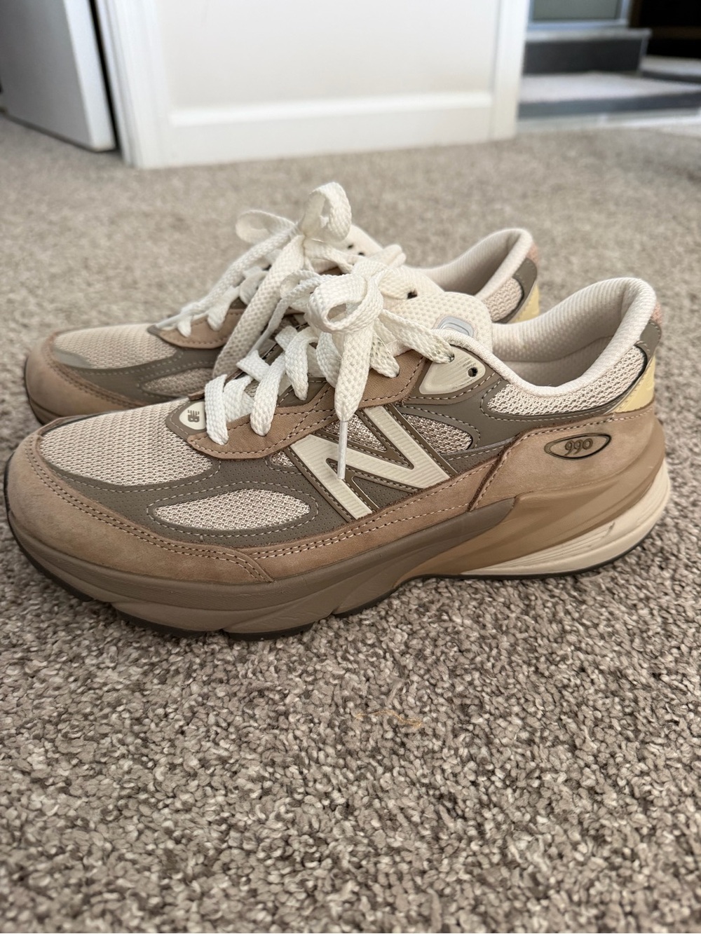New Balance Women's Beige and Cream Lace-Up Sneakers